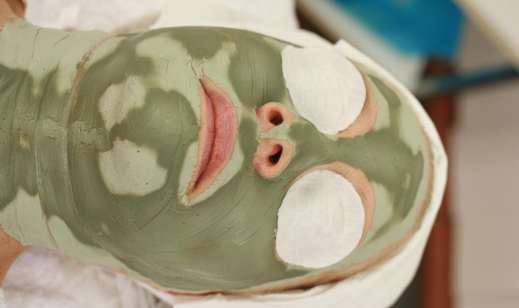 Groene leem masker