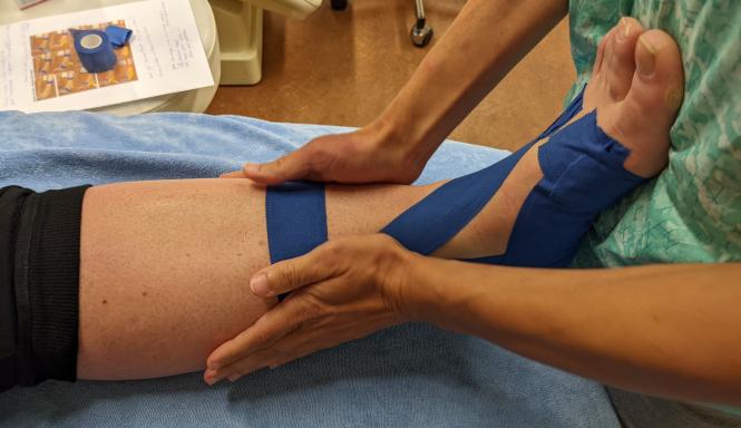 Aanbrengen van sporttape
