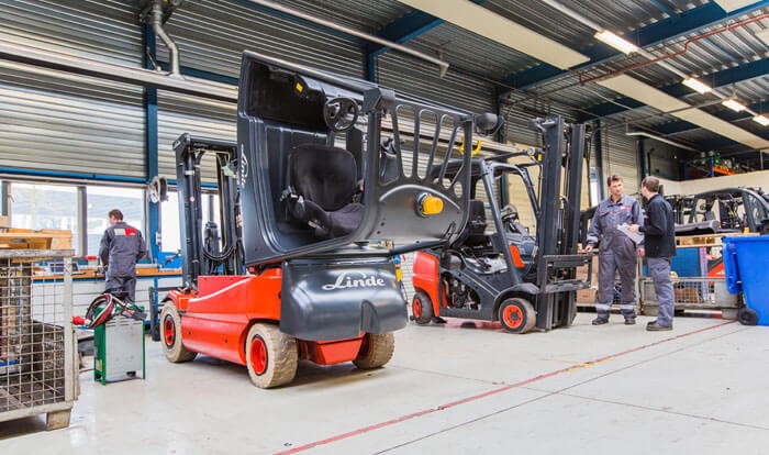 Service adviseurs - heftruck in werkplaats