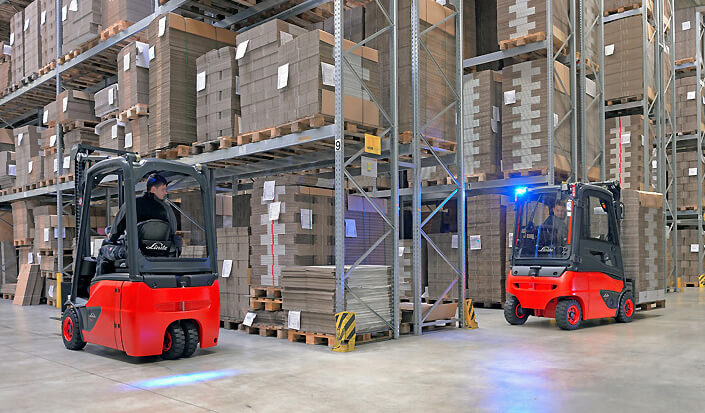 Linde BlueSpot waarschuwt voetgangers dat er een truck nadert