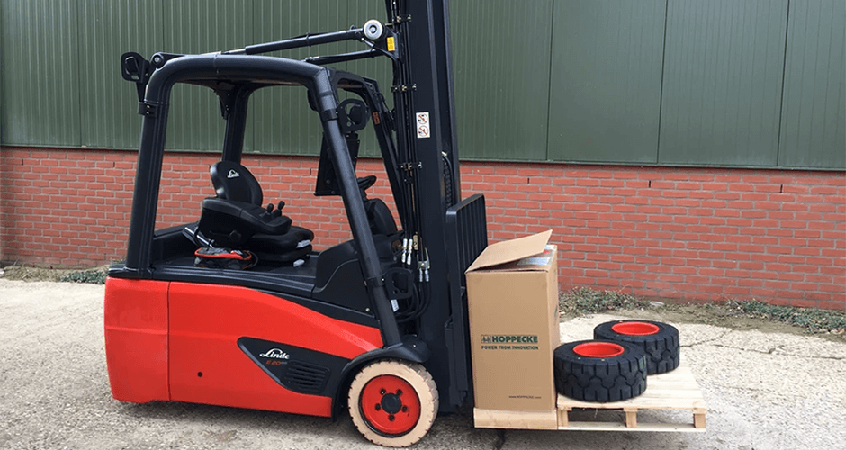 linde-truck bij Van den Brink