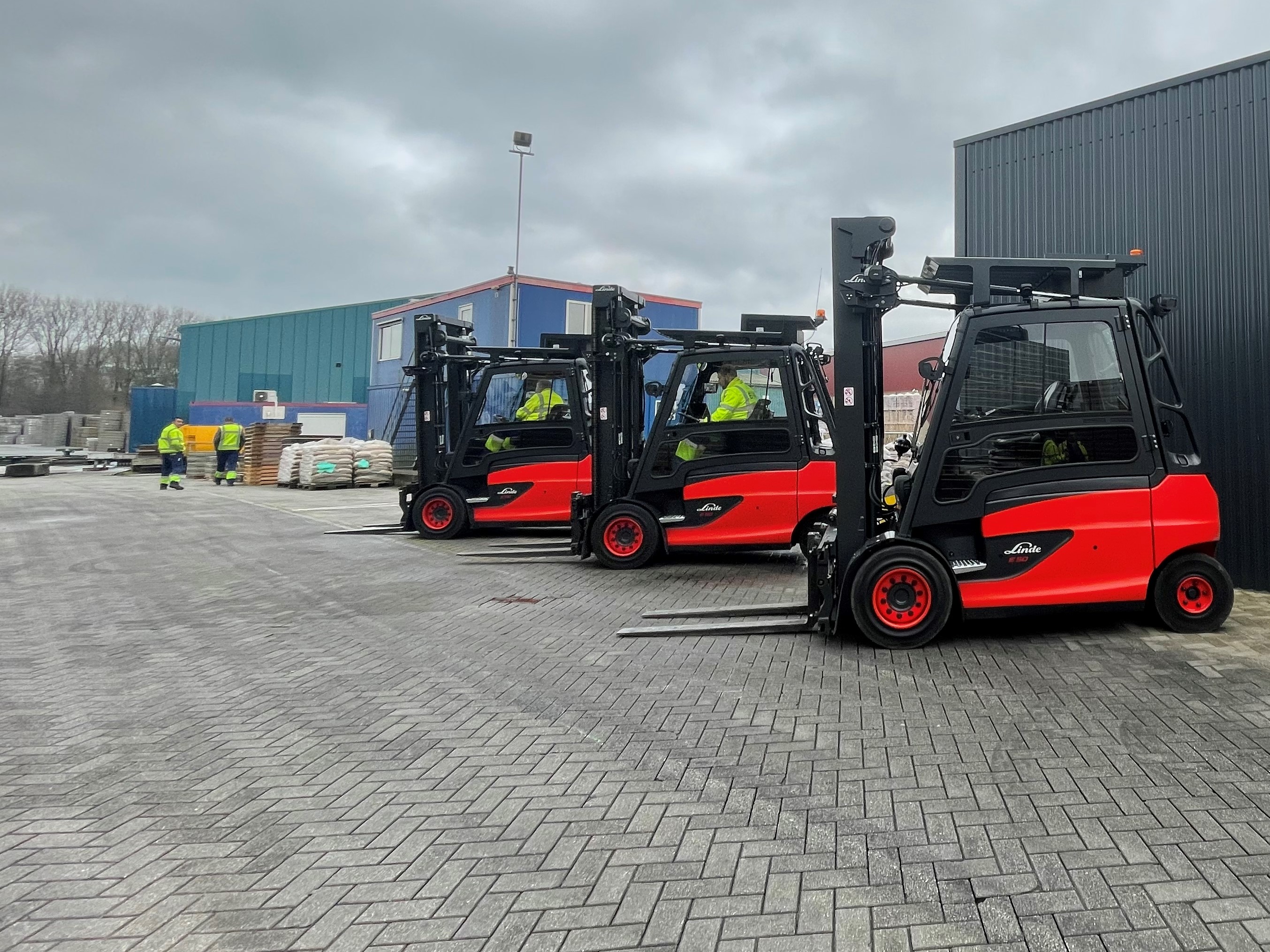 Elektrische Linde trucks voor MBI De Steenmeesters