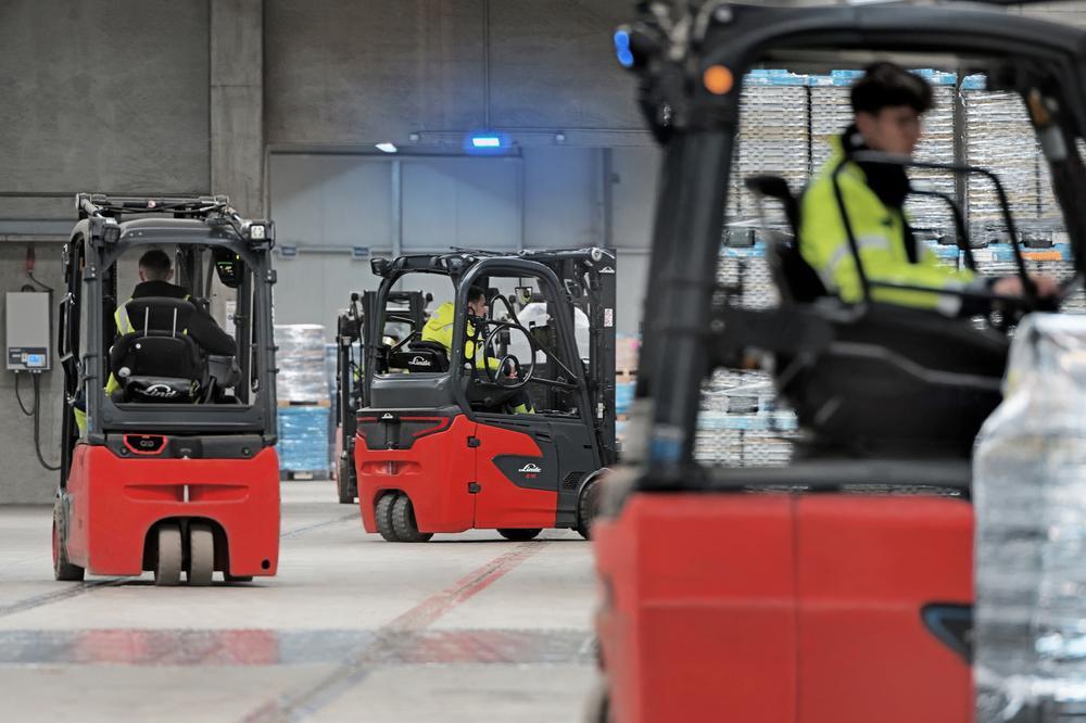 Driewieler Linde E16's elektrische heftrucks bij DB Schenker