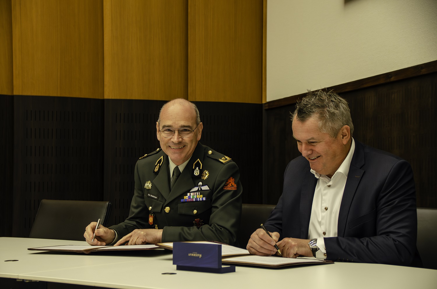 Contractondertekening tussen Motrac en Defensie
