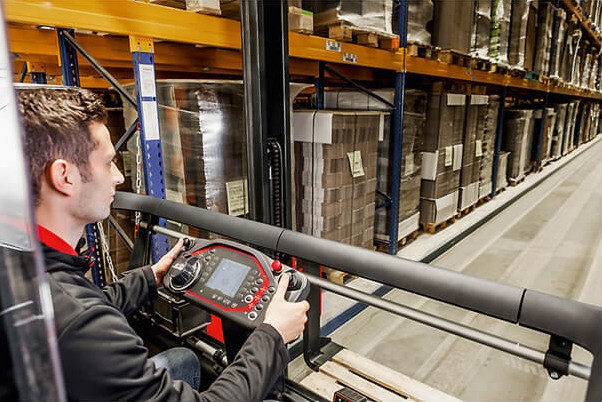 Linde-smalle-gangen-truck-K-veiligheid