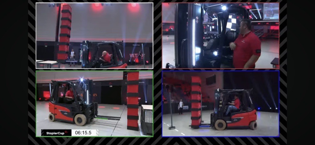 De een toren van kratten rijden op de StaplerCup