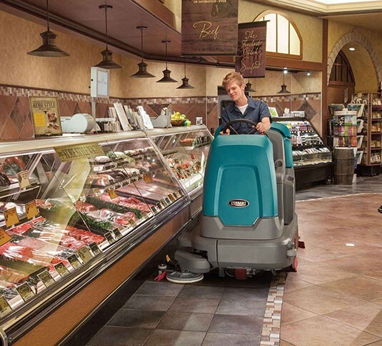 Tennant T12 schrobzuigmachine maakt de randen goed schoon