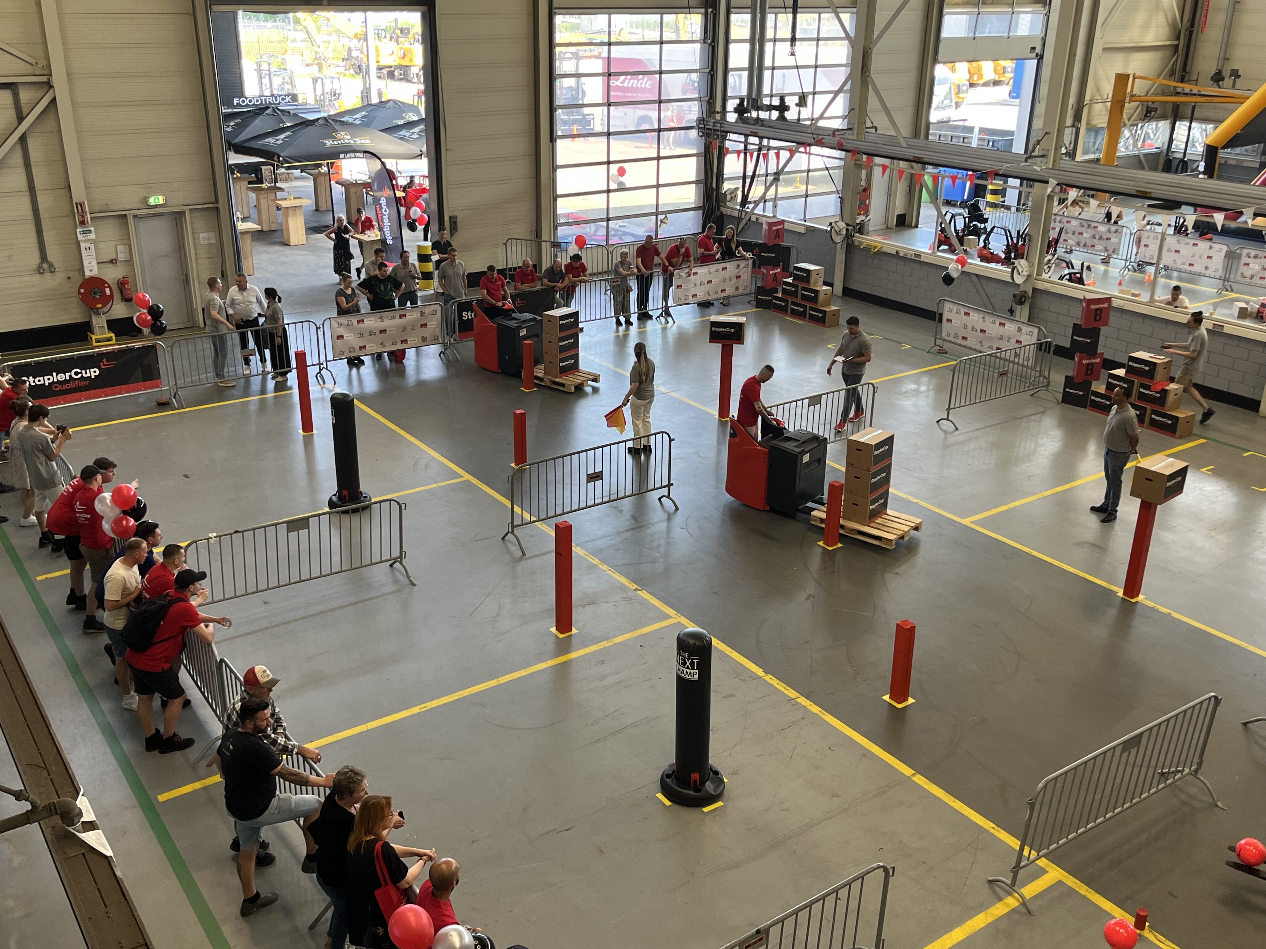 Dozen Drift op HeftruckCup 2025 van bovenaf 