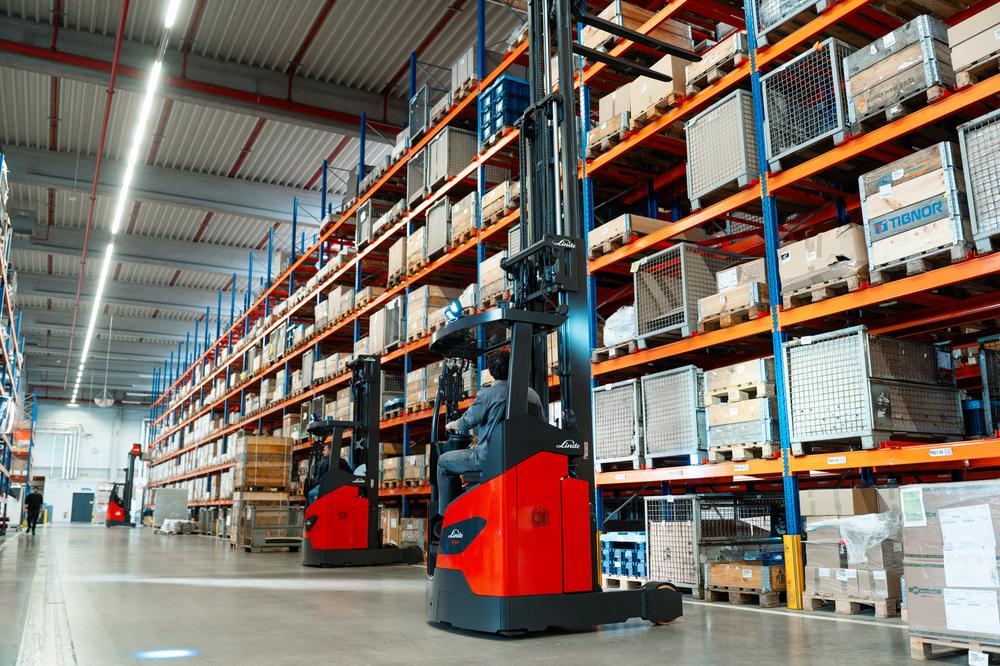 Heffen met de Linde reachtrucks Ri14-Ri18