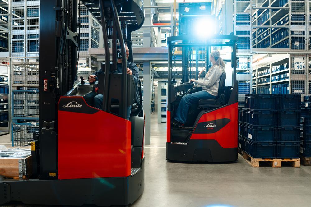 BlueSpot op de reachtrucks Ri14-Ri18 