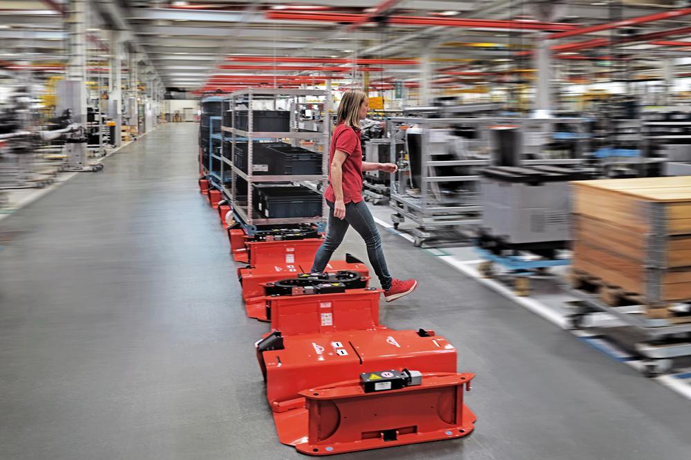Linde LT10 WX stap je erop, dan zakt het frame automatisch