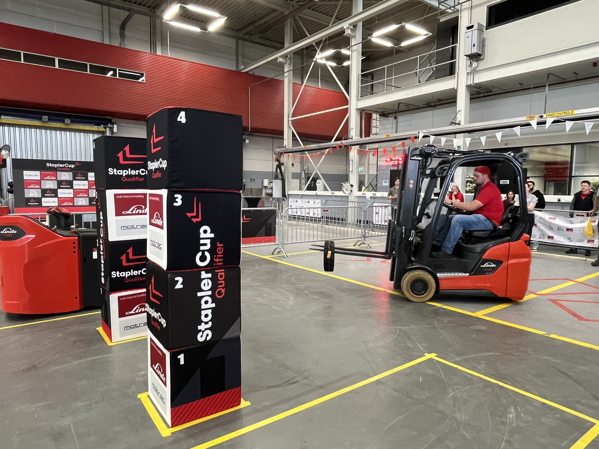 Finaleproef HeftruckCup 2026 bij Motrac Almere