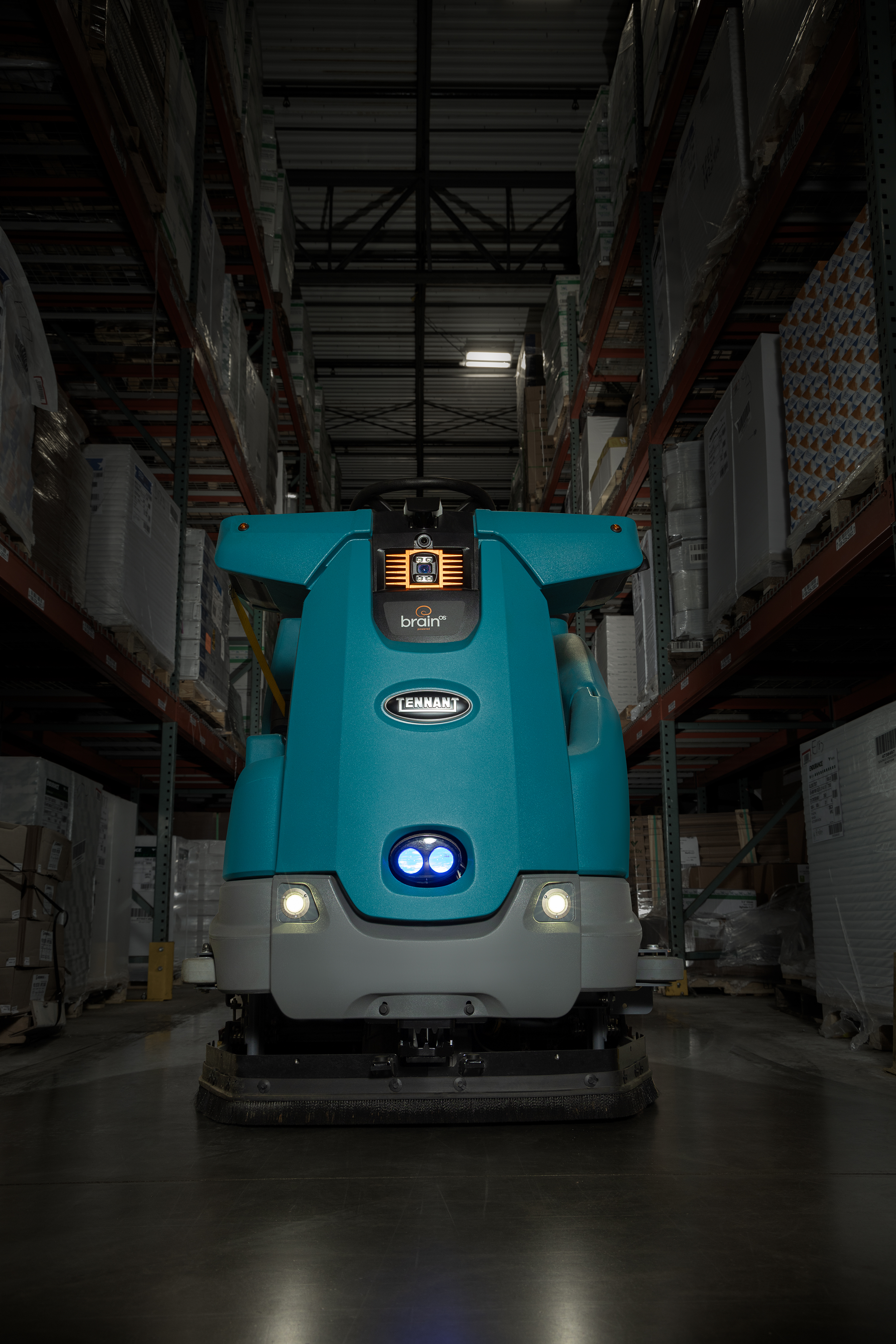 Tennant T16 AMR schrobmachine van de voorkant