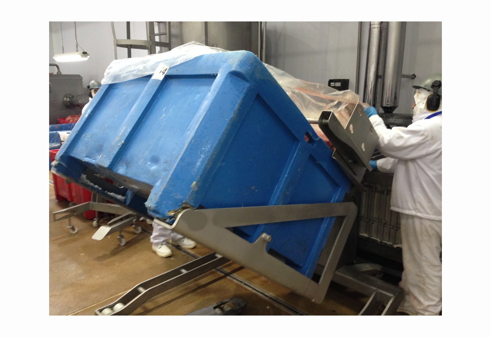 ULMA EBT10 kantelaar met grote blauwe kist_bak