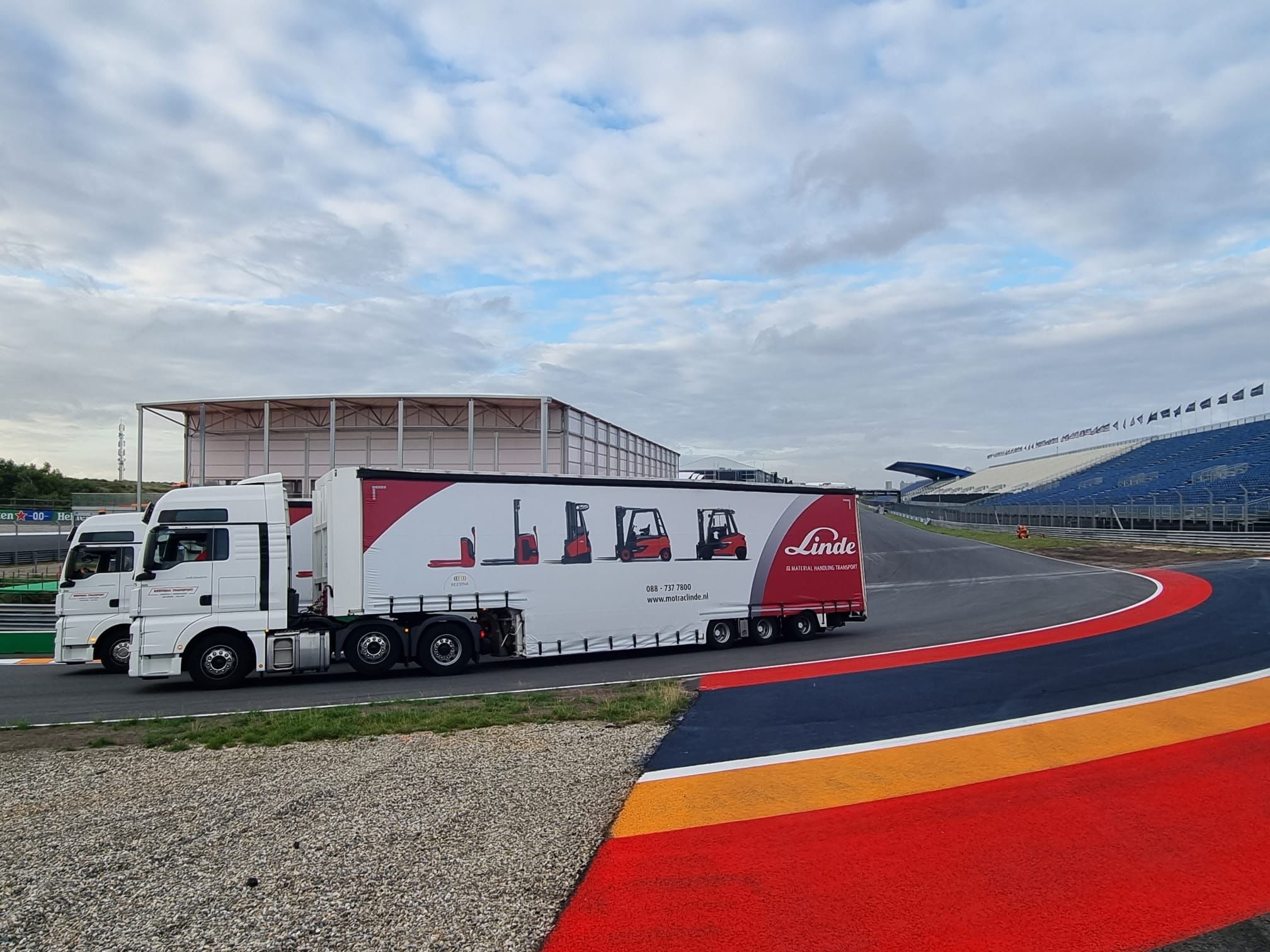 Vrachtwagen op Zandvoort - bericht heftrucks op Zandvoort