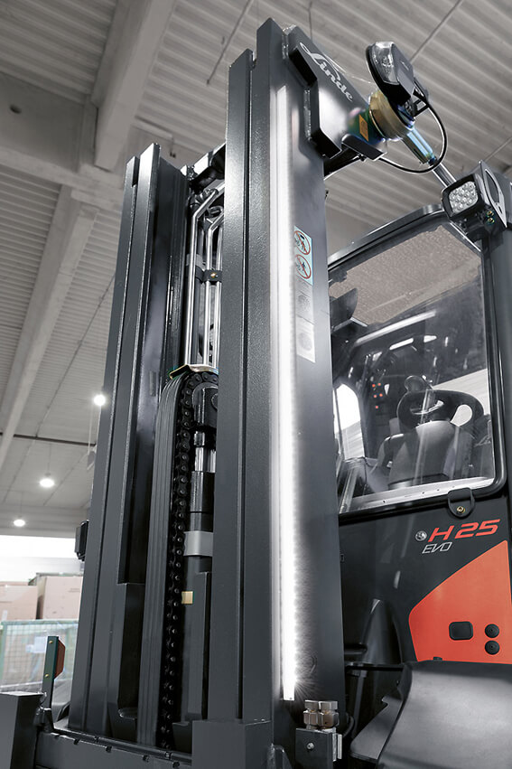 Linde led stripes voor op truck