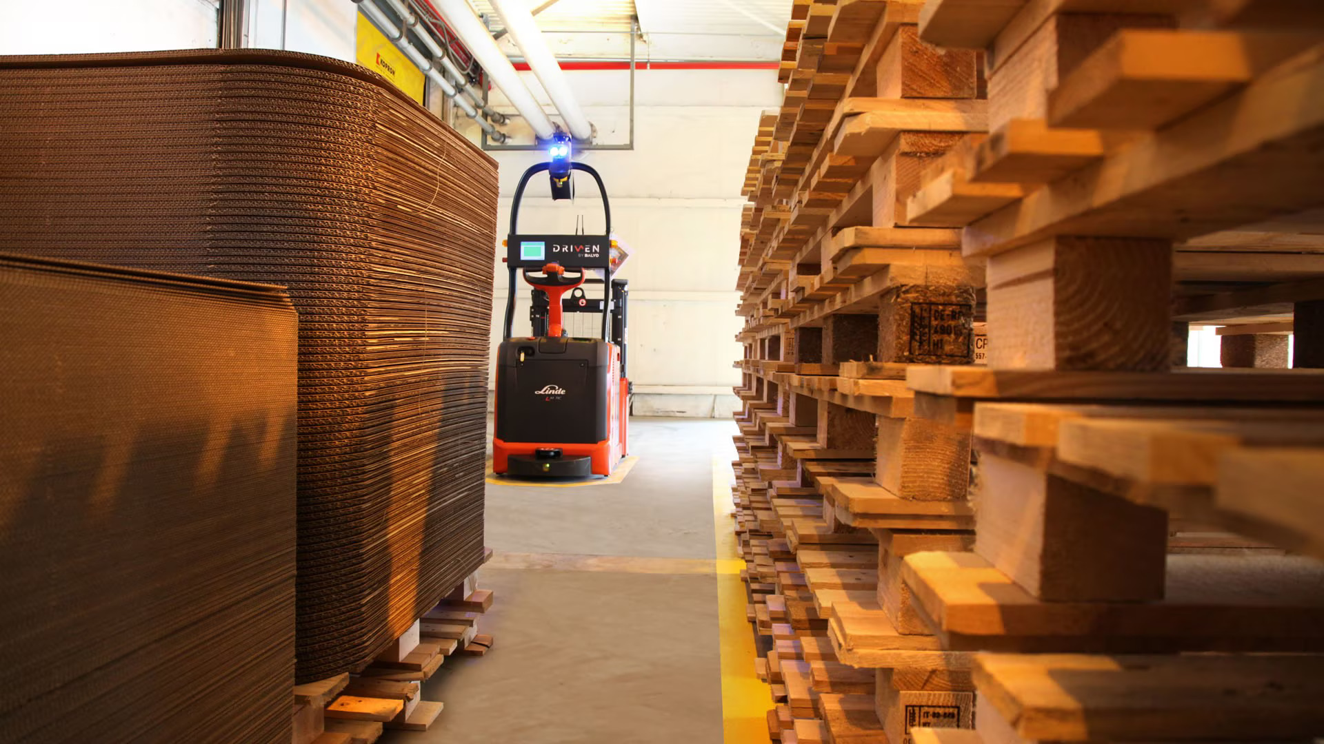 automation_truck-moving-construction achter pallets