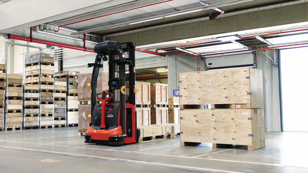 L-MATIC_HD-k bij laaddoc in logistiek centrum
