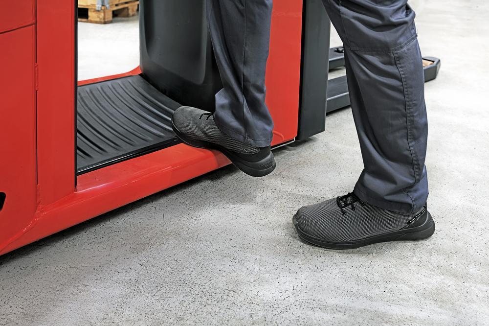 Linde N20_25_Bestuurdersplatform met pneumatische demping