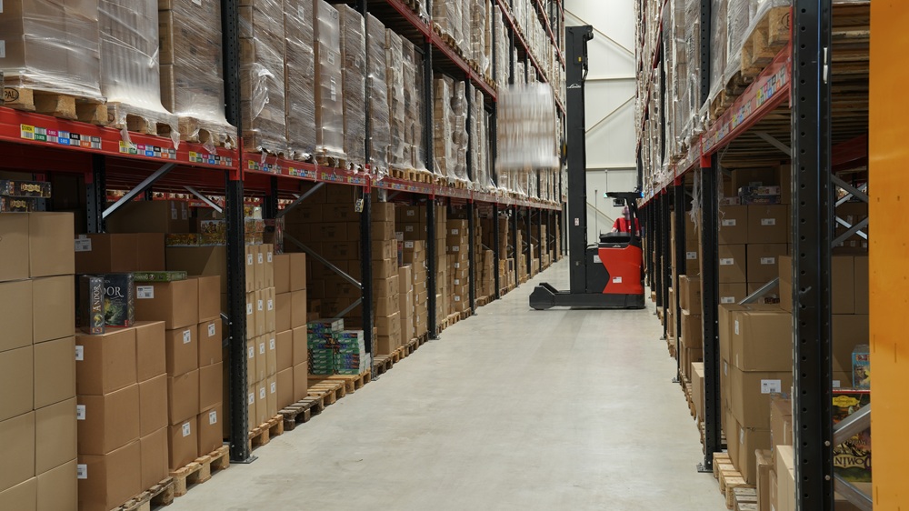 Linde Reachtruck met rackprotection en BlueSpot bij 999 games