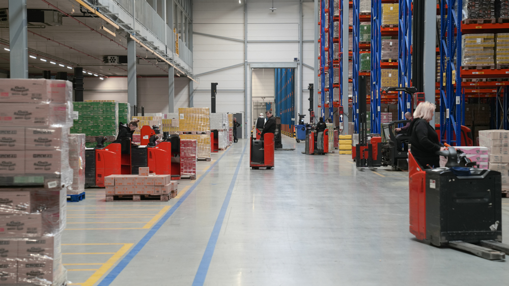 Diverse magazijntrucks bij Vos Logistics