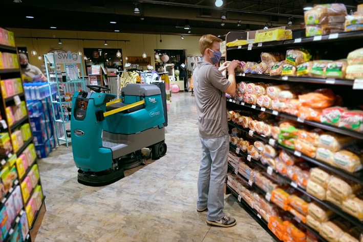 Tennant amr in supermarkt