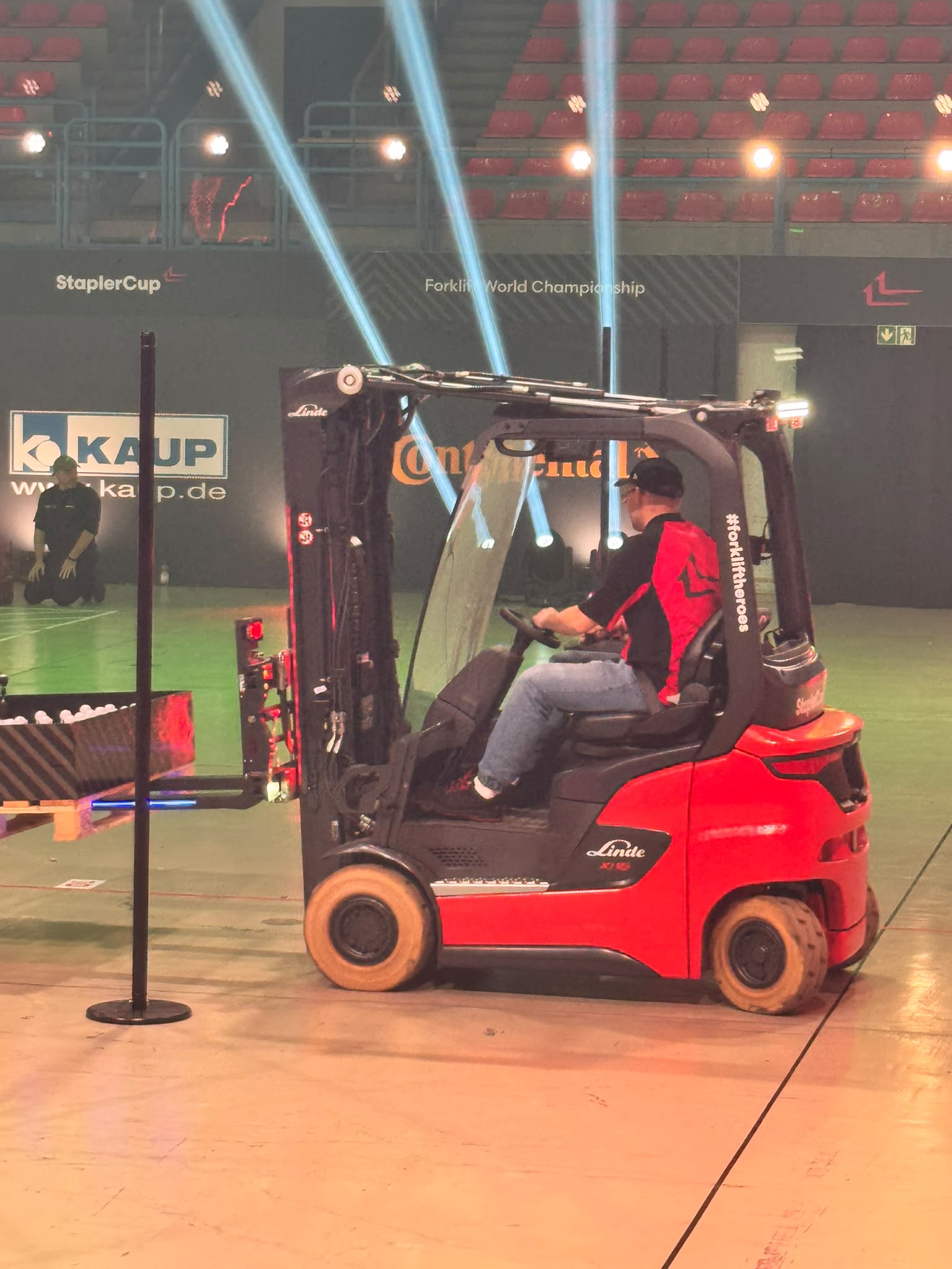 Tomasz Gajek met ballenbak op StaplerCup
