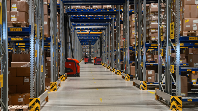 Naderende Linde truck bij Hollister 