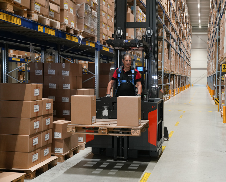 Linde VNA truck bij Hollister